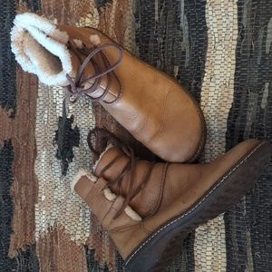 UGG Australia Caspia Winter Boots Brown Leather with Sheepskin Lining sz 10